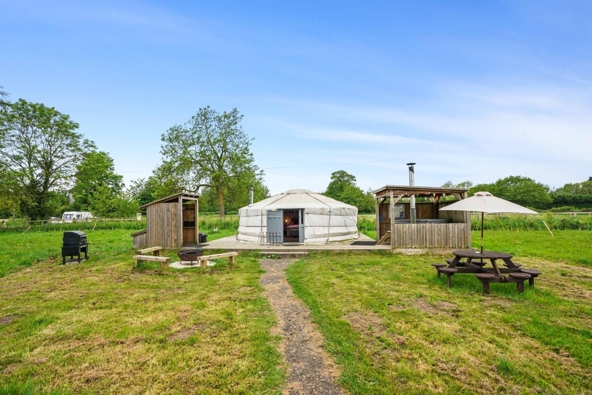 Glamp And Tipple Ltd Hotel Great Ellingham Kültér fotó