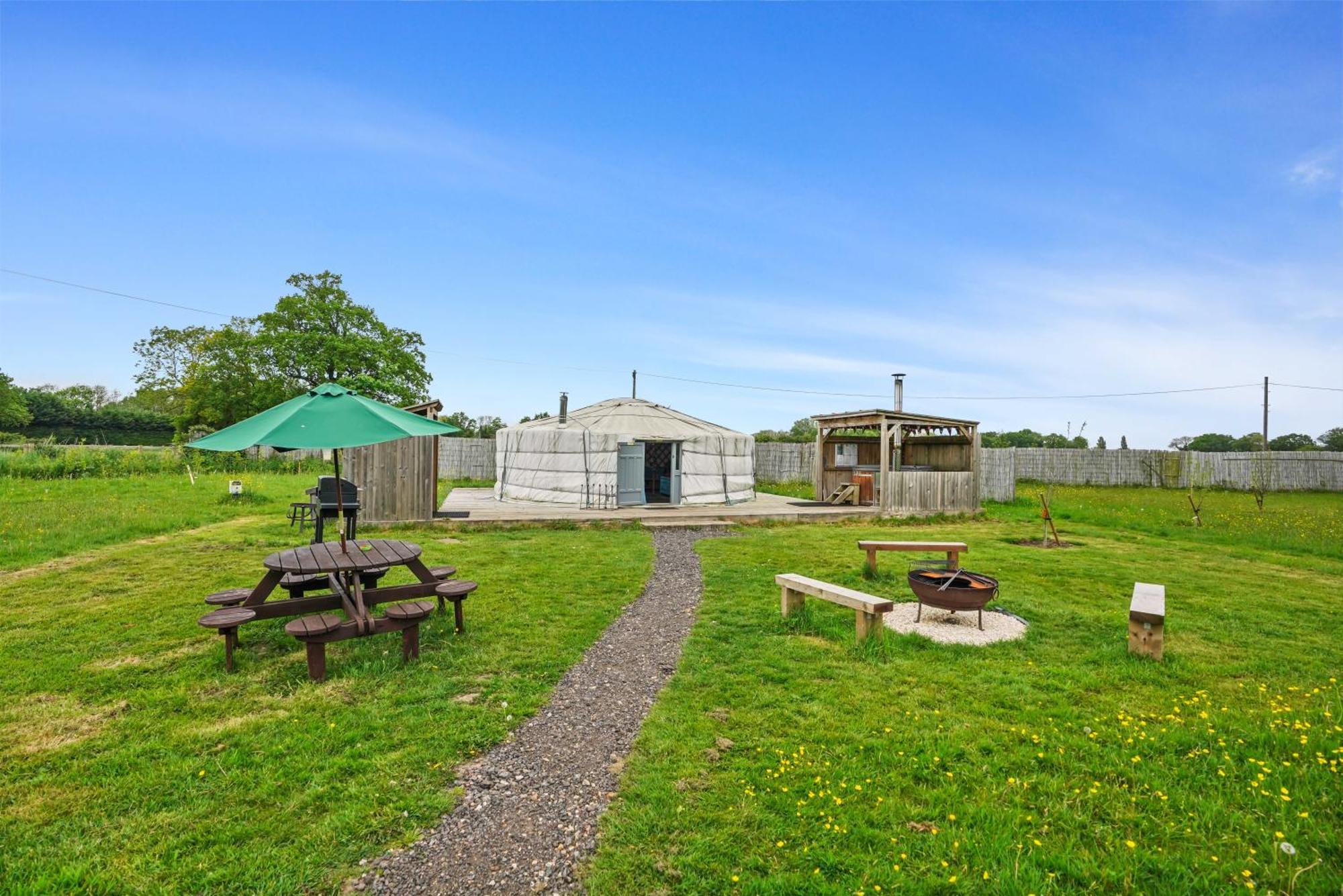 Glamp And Tipple Ltd Hotel Great Ellingham Kültér fotó