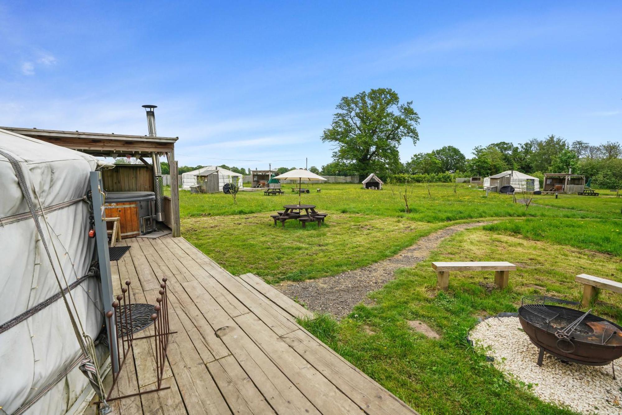 Glamp And Tipple Ltd Hotel Great Ellingham Kültér fotó