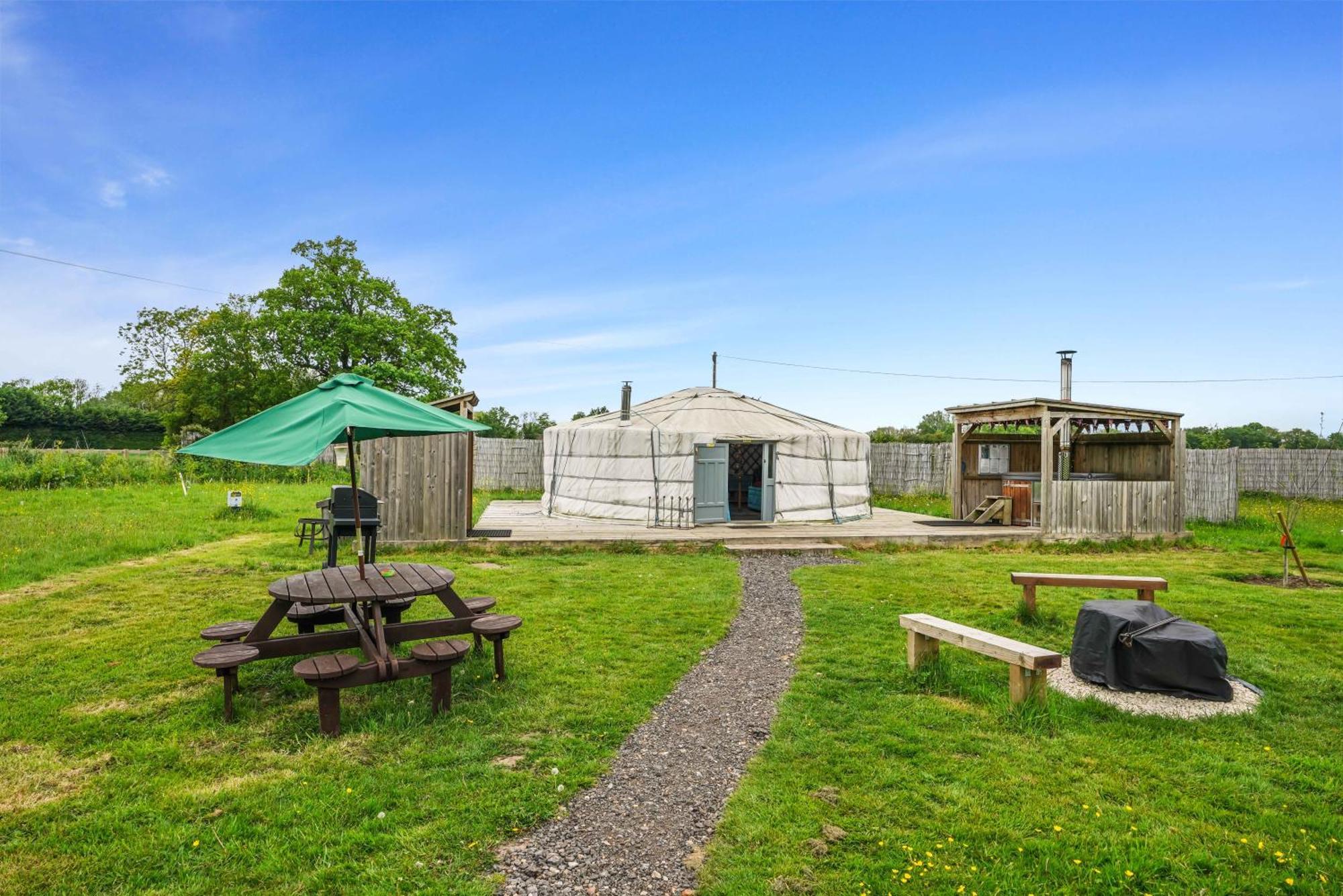 Glamp And Tipple Ltd Hotel Great Ellingham Kültér fotó