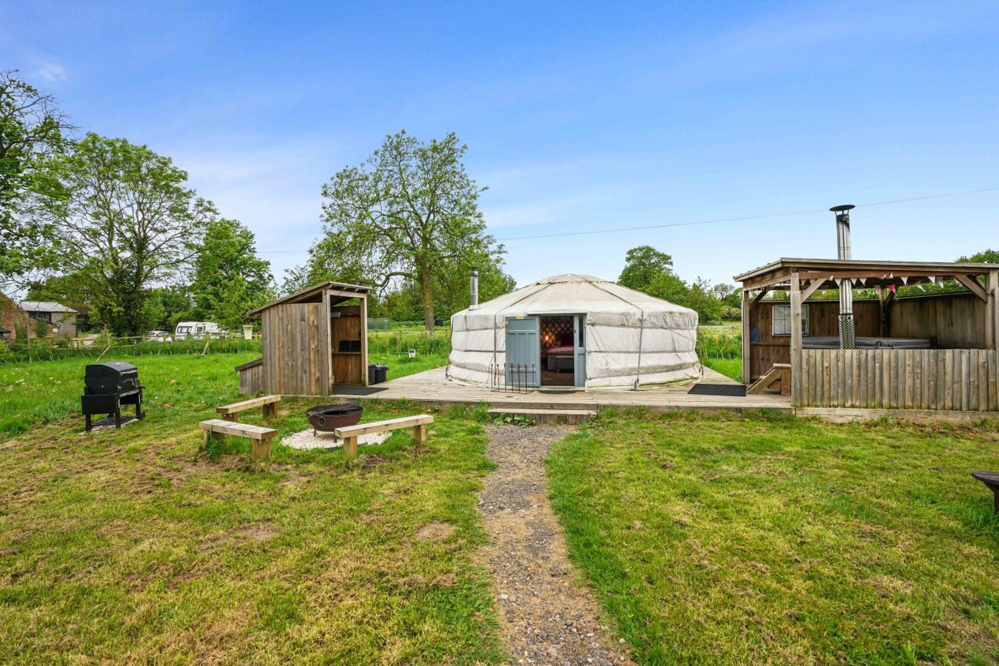 Glamp And Tipple Ltd Hotel Great Ellingham Kültér fotó